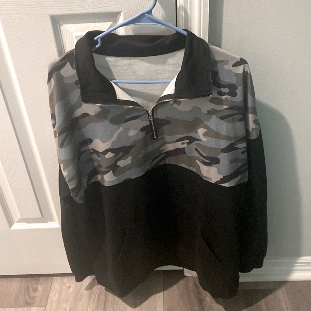 Sweatshirt camouflage print